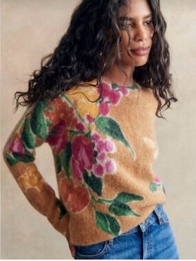 Abril Jumper - Sézane x Aimie  Passion Flowers Camel Background